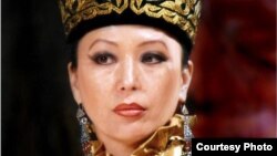 Омбыдағы «Мөлдір» қазақ мәдени орталығының төрайымы Алтынай Жүнісова.  