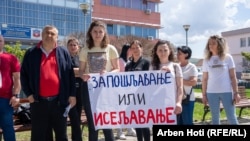 Marija Millkoviq Maksimoviq, e para nga e djathta.