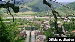 Все в Ленингоре ждут внимания нового президента. Причем некоторые ждут его как спасения