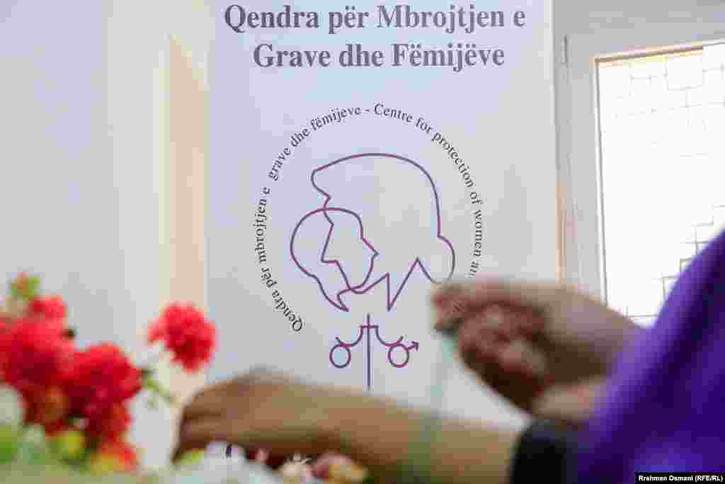 Kjo bëhet me qëllimin që ato të marrin një zanat që mund t'u shërbejë në të ardhmen për pavarësim financiar. Në këto qendra mbahen edhe kurse të tjera të shumta me të njëjtin qëllim.