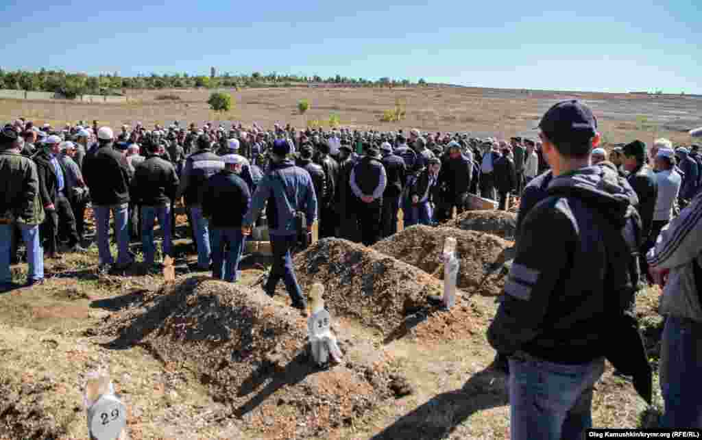Вшанувати пам'ять загиблих зібралися кримські татари з усього Криму 