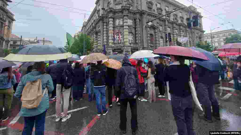 Vlada Srbije je početkom maja formirala Radnu grupu za analizu trenutnog stanja finansiranja i performansi visokog obrazovanja u Srbiji i za izradu Nacrta zakona o visokom obrazovanju.