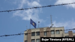 Flamuri i Kosovës i vendosur në ndërtesën e Ministrisë së Punëve të Jashtme dhe Diasporës së Kosovës. 