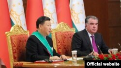 Председатель КНР Си Цзиньпин и президент Таджикистана Эмомали Рахмон