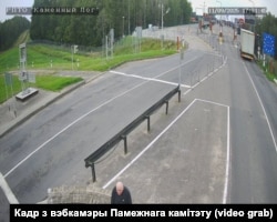 Мікалай Статкевіч у кадры з камэры назіраньня на беларуска-літоўскай мяжы. 11 версьня 2025