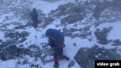 Куткарылган альпинистер.