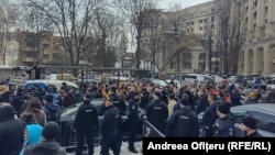 Susținătorii lui Călin Georgescu, în fața sediului Parchetului General.