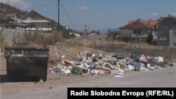 Архивска фотографија - Канта за отпад во Тетово.