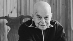 "Шкловские: Семейные хроники" - новая книга Натальи Громовой и Татьяны Поздняковой. Н. Громова рассказывает о своих героях и судьбе книг.