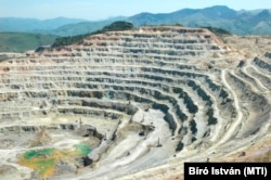 Peisaj din zona Roșia Montana, o regiune bogată în resurse naturale a cărei exploatare ar altera grav mediul, spun specialiștii.