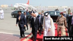 محمد اشرف غنی رئیس جمهوری افغانستان حین ورود به میدان هوایی دوحه. ۵ اکتوبر ۲۰۲۰
