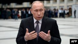 Володимир Путін зустрічає журналістів після спілкування з народом. Москва, 16 квітня 2015 року