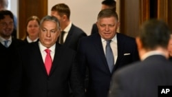 Віктор Орбан (ліворуч) і Роберт Фіцо виступили з критикою енергетичної політики Європейського Союзу, яка полягає у поступовій відмові від російських енергоносіїв