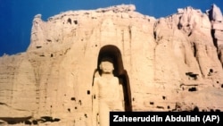 Bamiýandaky Budda heýkeliniň duran ýeriniň şekilleri. Buddanyň heýkelini 20 ýyl mundan öň "Talyban" ýok etdi