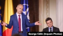 Acuzat de Daniel Funeriu că persoane din anturajul lui i-ar fi cerut să se retragă, Nicușor Dan a produs rumoare când i-a transmis acestuia că e un candidat fără prea mare importanță și că doar patru au șanse să se califice în finală.