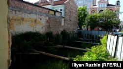 Имотот на аголот од Дондуков и Будимпешта, каде што имаше план за изградба на хотел, но сега е напуштен