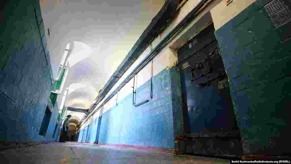 Наразі ремонтні роботи тривають в одній великій камері на 12 осіб, куди через три тижні, за словами Малюськи, переселять ув'язнених