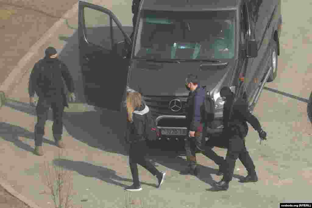 Задержание на площади Бангалор в Минске