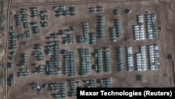  2021-жылдын 1-ноябрында Орусиянын Ельня шаары тарапта кургактагы аскерлердин жайгашуусу. Спутниктен тартылган сүрөт 