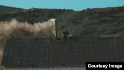 Қазақстандық кинорежиссер Елзат Ескендірдің «Өліара» қысқаметражды фильмінен алынған скриншот.  