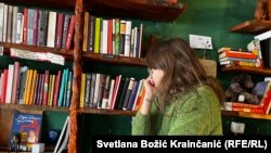 "To su knjige koje volim", kaže Ana.