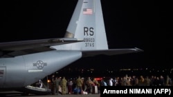 آرشیف- روند تخلیه از میدان هوایی کابل