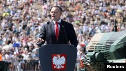 Прэзыдэнт Польшчы Караль Наўроцкі на парадзе ў Варшаве, 15 жніўня 2025 году