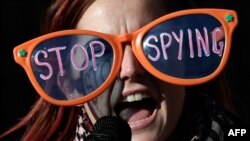 Жашыруу тыңшоого каршы чыккан активист. 17-январь, 2014-жыл