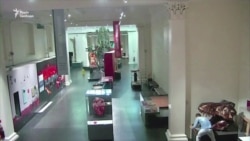 Все заради «селфі». Студент із Німеччини затриманий за «Ніч у музеї» в Сіднеї – відео