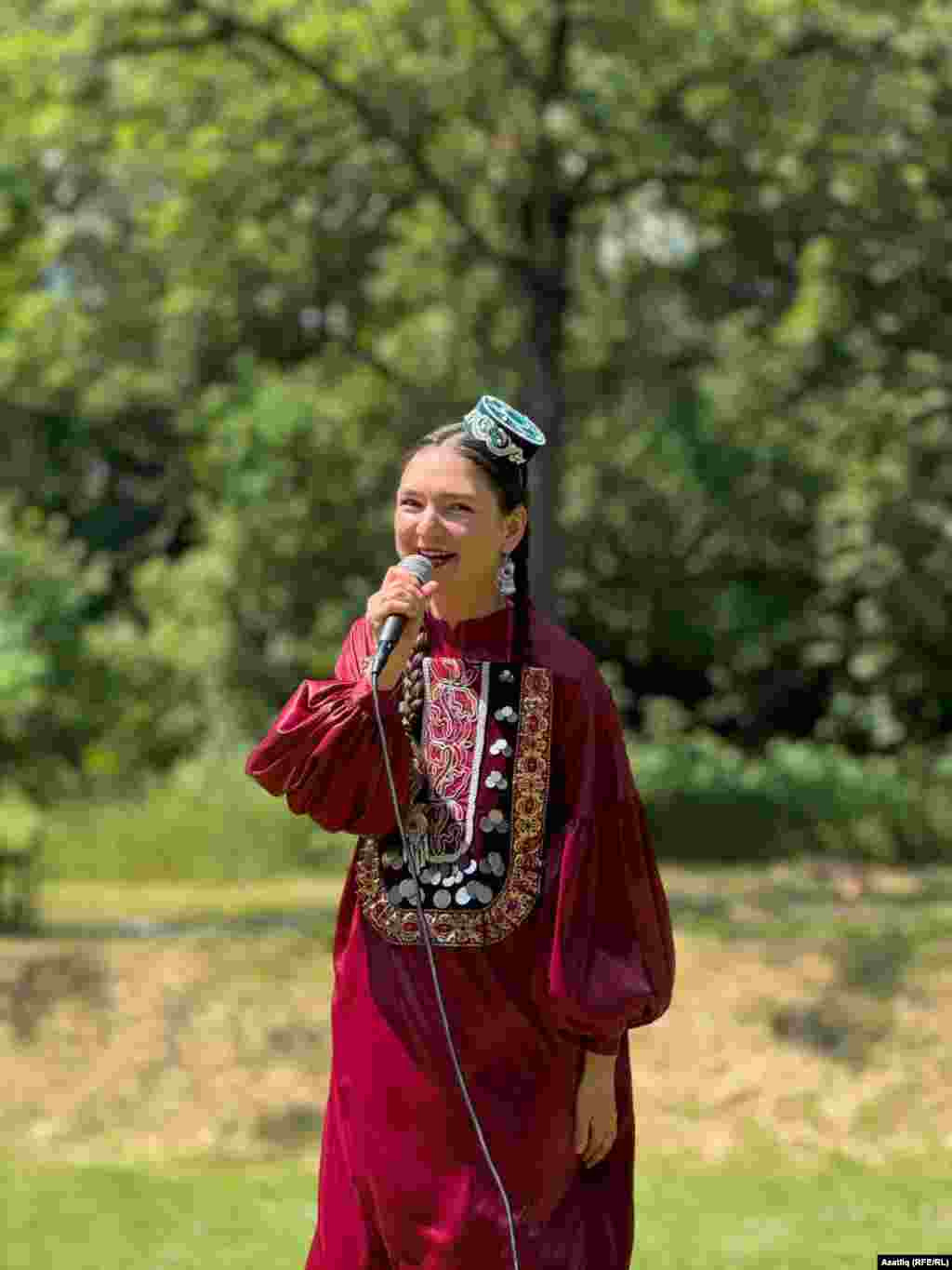 Җырчы Әдилә Әхмәтова