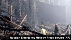 Pompierii sting incendiul de la Crocus Hall