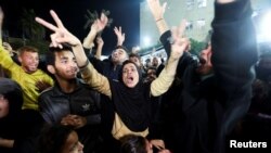 Palestinezët e izraelitët i gëzohen marrëveshjes që synon t'i japë fund luftës në Gazë 