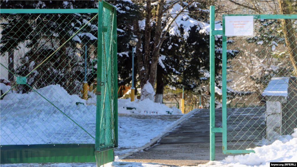 У селі діє навчально-виховне об'єднання школа-дитячий садок &laquo;Росинка&raquo;