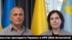Фрілансер та колишній в'язень Кремля Владислав Єсипенко та представник президента України в АРК Ольга Куришко