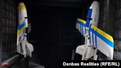 Перехоплення відбуваються як звичайними мультикоптерними FPV, так і літаками типу «крило»