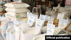 Бишкек шаарындагы "Ош" базары. Архивдик сүрөт.