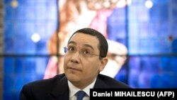 Fostul premier, Victor Ponta, este unui dintre poiticienii care au promovat constant mesajele Chinei. În 2013, declara că vrea „ca România să devină cel mai bun prieten al Chinei în Uniunea Europeană”