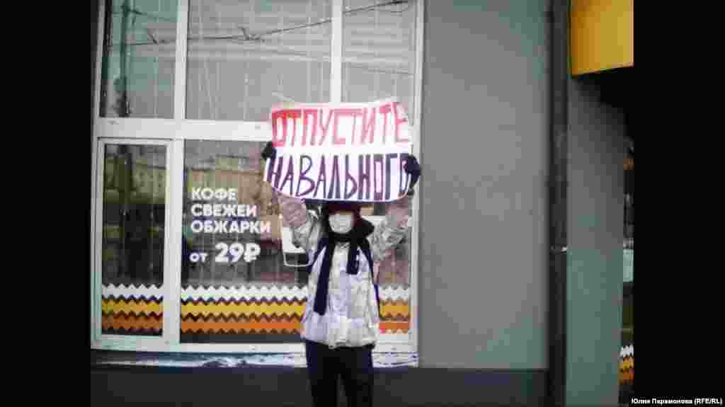 Kaliningrad: "Release Navalny."