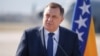 Dodik na sarajevskom aerodromu tokom posjete predsjednika Srbije Aleksandra Vučića, mart, 2021. 