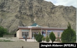 Täjigistanyň Woruh eksklawynyň administrasiýasy.