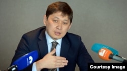 Сапар Исаков.