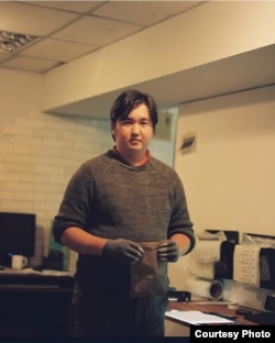 Бейбарыс Толымбеков за работой