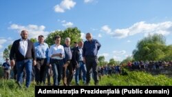 Președintele Nicușor Dan în vizită în zona inundată Praid.