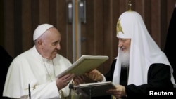 Папа Римський Франциск та патріарх Кирило під час зустрічі в Гавані, 2016 рік
