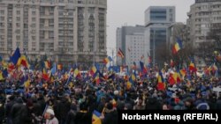 Zeci de mii de protestatari la mitingul împotriva guvernului condus de Marcel Ciolacu