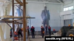 Готовые памятники Исламу Каримову. Фото: AsiaTerra.