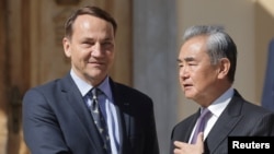 Радэк Сікорскі і Ван І, Варшава, 15 верасьня 2025 году