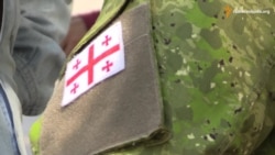 Бійці-іноземці прийшли під ДМС вимагати українського громадянства