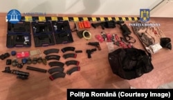 Arme și muniții confiscate de la Horațiu Potra și alte persoane ale grupării sale, 26 februarie 2025.