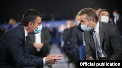 ფოტო არქივიდან: ბიძინა ივანიშვილი (მარჯვნივ) და გიორგი გახარია